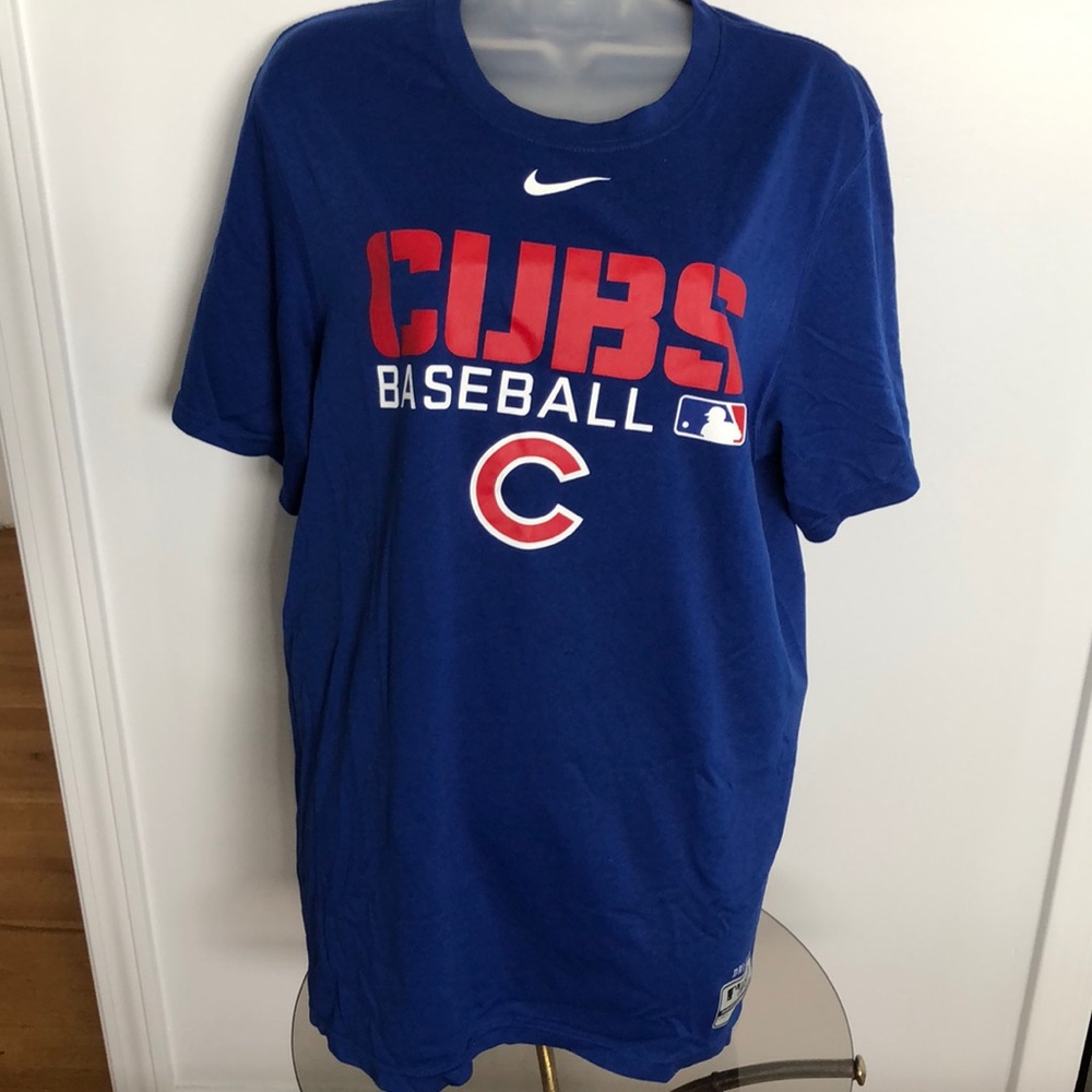 NWOT Nike Cubs Baseball Tee Top M